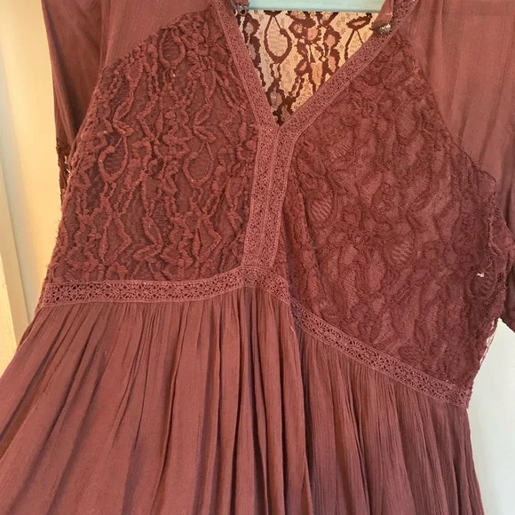 American Eagle Women's Elegant Lace Detail Top in Burgundy - Picture 2 of 4